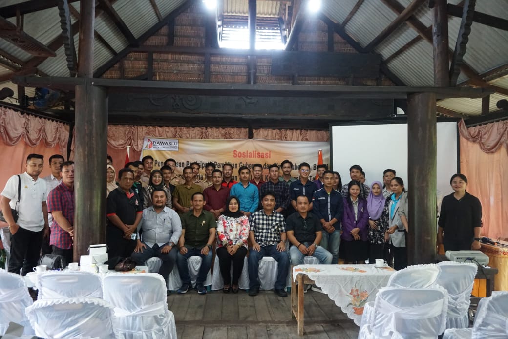 dokumentasi peserta sosialisasi pengawasan partisipatif