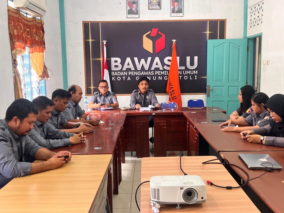 Dokumentasi kegiatan rapat terkait pelaksanaan konsolidasi demokrasi