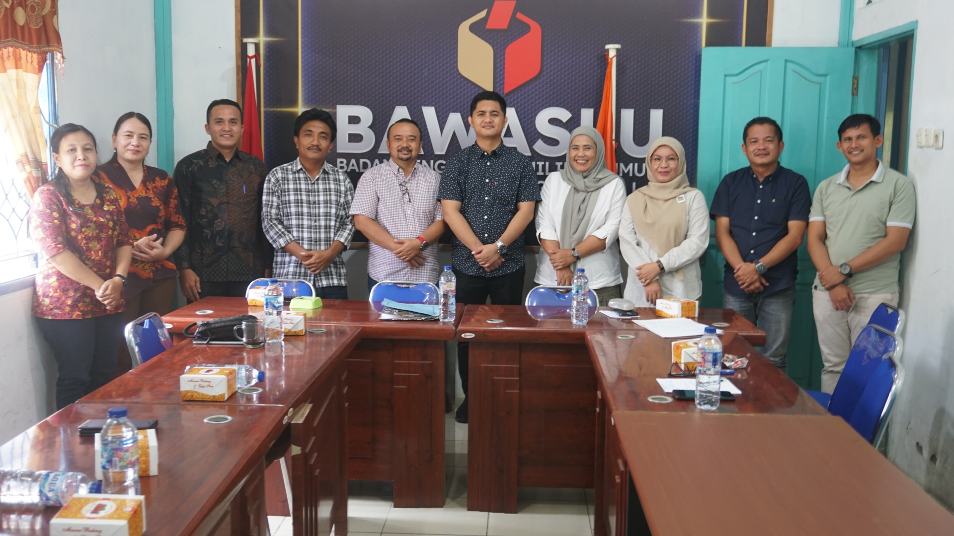 Bawaslu Kota Gunungsitoli menerima kunjungan koordinasi dari KPU Kota Gunungsitoli dalam rangka pembahasan Pemutakhiran Data Pemilih Berkelanjutan (PDPB) Tahun 2026