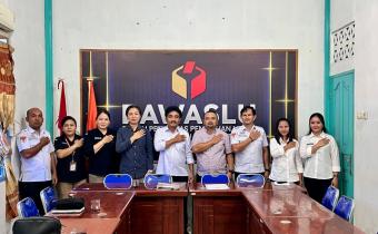 Foto bersama Bawaslu Kota Gunungsitoli bersama KPU Kota Gunungsitoli terkait koordinasi tahapan PDPB