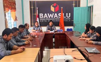 Dokumentasi kegiatan rapat terkait pelaksanaan konsolidasi demokrasi